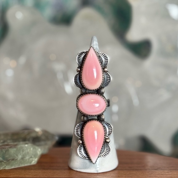 NWT Navajo Handmade Tia Long Pink Conch Ring - Picture 14 of 14